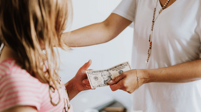 Benefits of Giving Your Child an Allowance