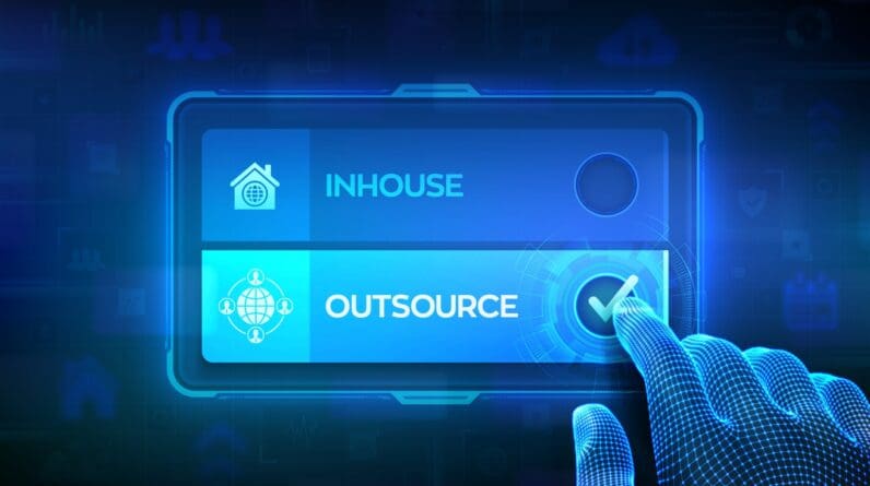 Outsourcing HR v inhouse HR management