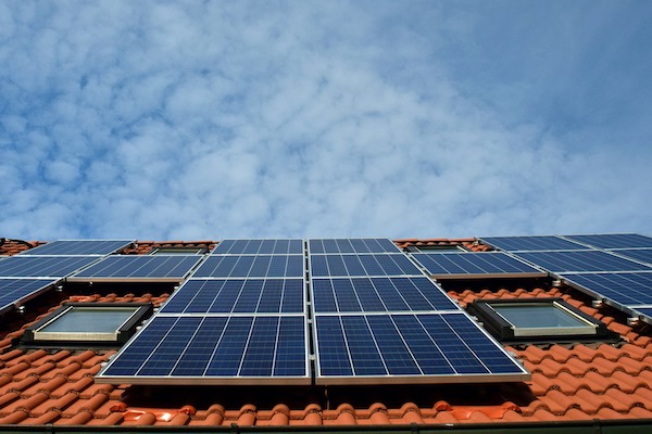 Home Energy Showdown - Traditional vs. Smart Systems