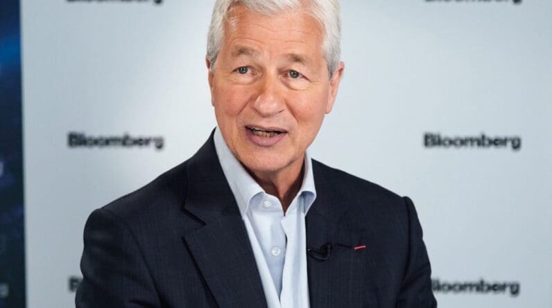 Jamie Dimon takes a stand by signing JPMorgan up as the first big bank to reveal a key clean energy metric to investors
